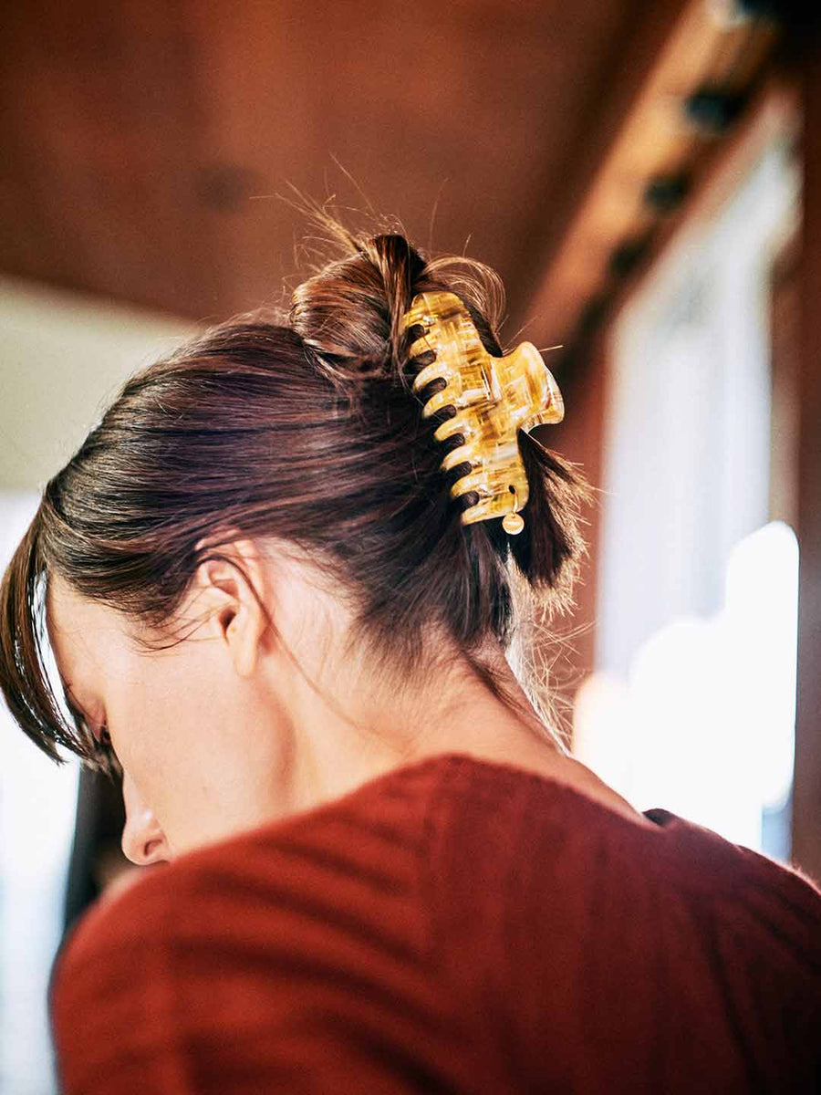 ヘアアクセサリー camel with charm hair clip in Camel – TRESSE公式サイト