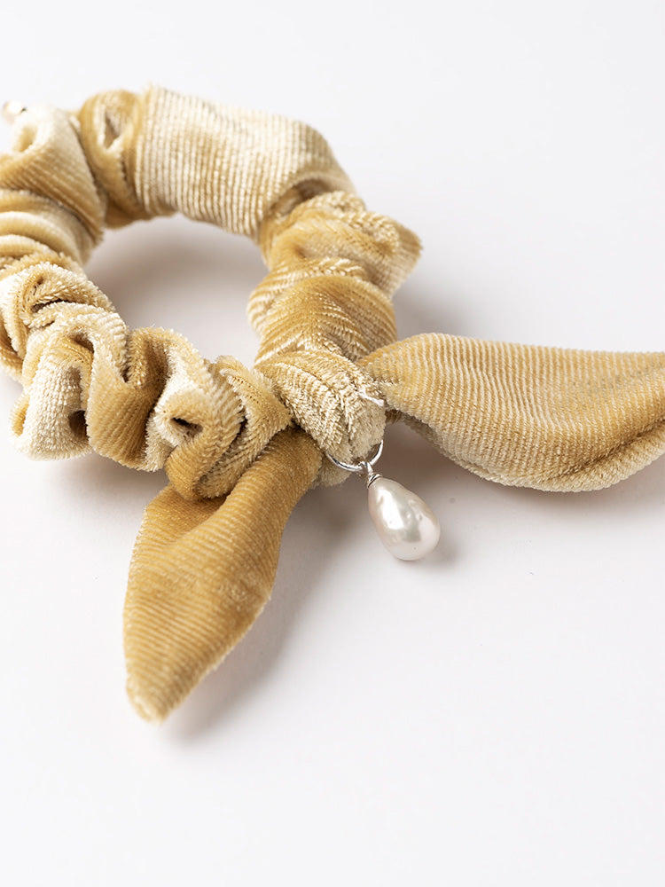 【SARARTH + TRESSE】SILVER Vegan pearl bracelet & MIA ruban chouchou in Mustard