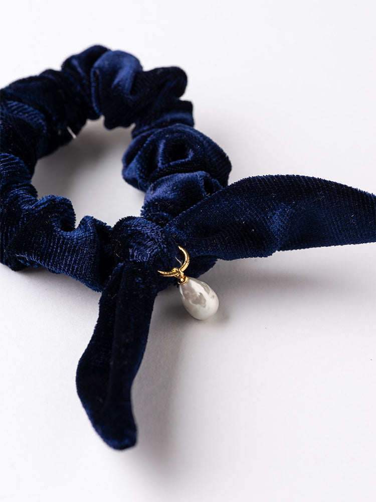 【SARARTH + TRESSE】GOLD Vegan pearl bracelet & MIA ruban chouchou in Navy