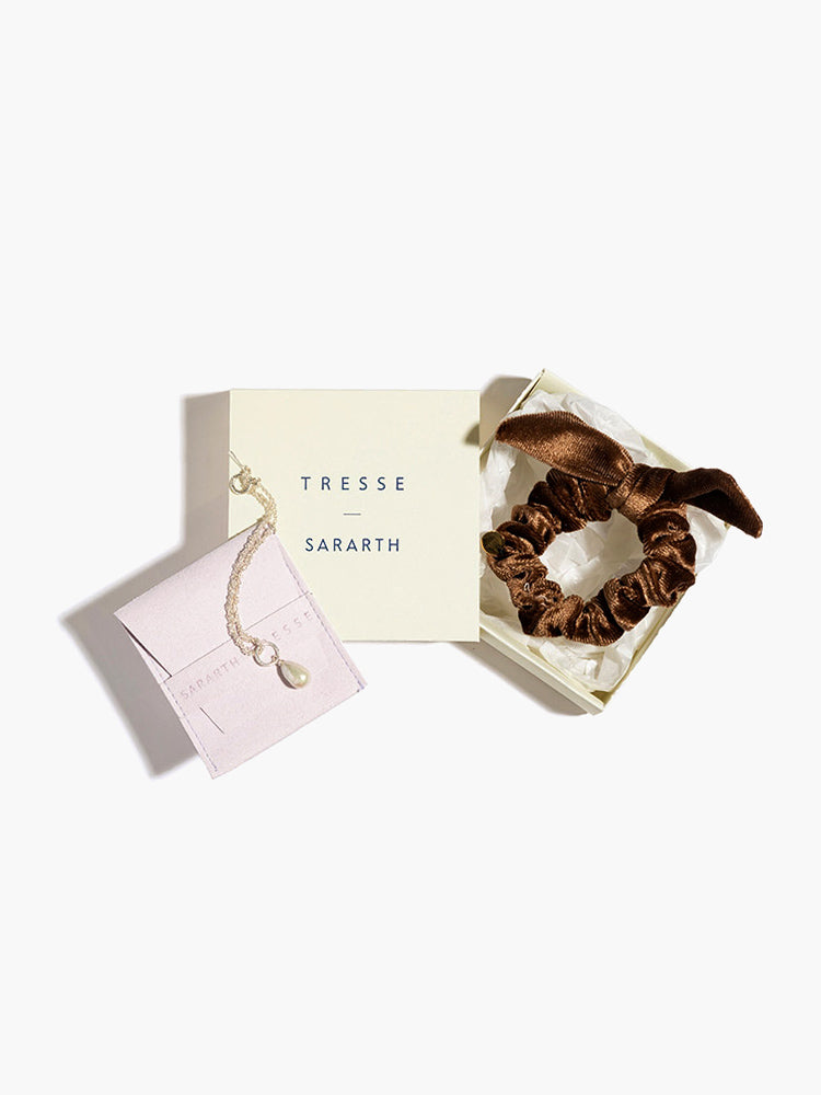 【SARARTH + TRESSE】SILVER Vegan pearl bracelet & MIA ruban chouchou in Brown
