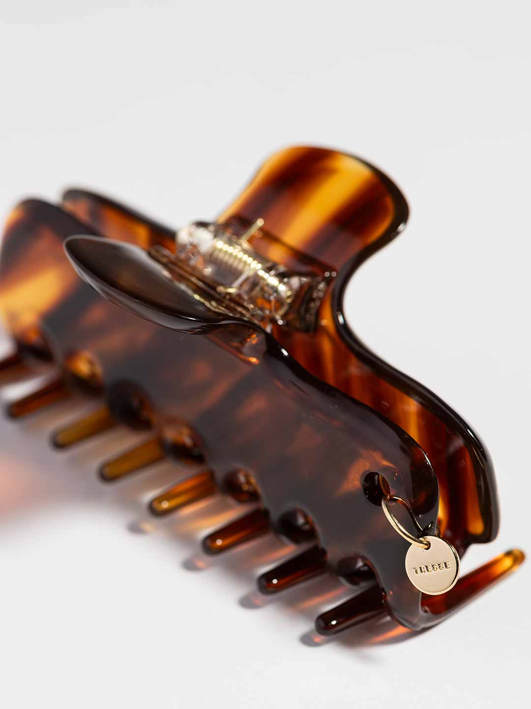 with charm hair clip in D.brown – TRESSE公式サイト