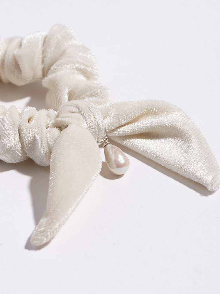 【SARARTH + TRESSE】SILVER Vegan pearl bracelet & MIA ruban chouchou in White