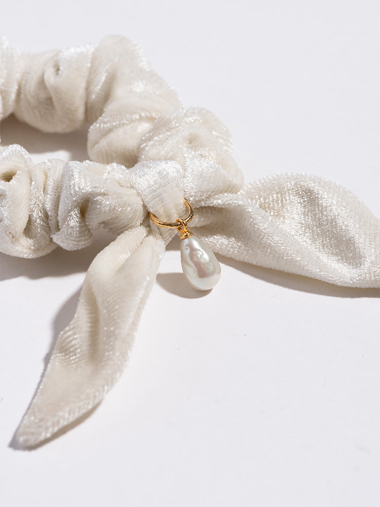 【SARARTH + TRESSE】GOLD Vegan pearl bracelet & MIA ruban chouchou in White