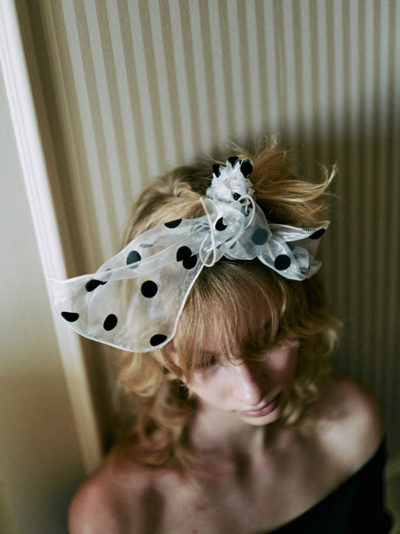 sheer dot ribbon chouchou in White