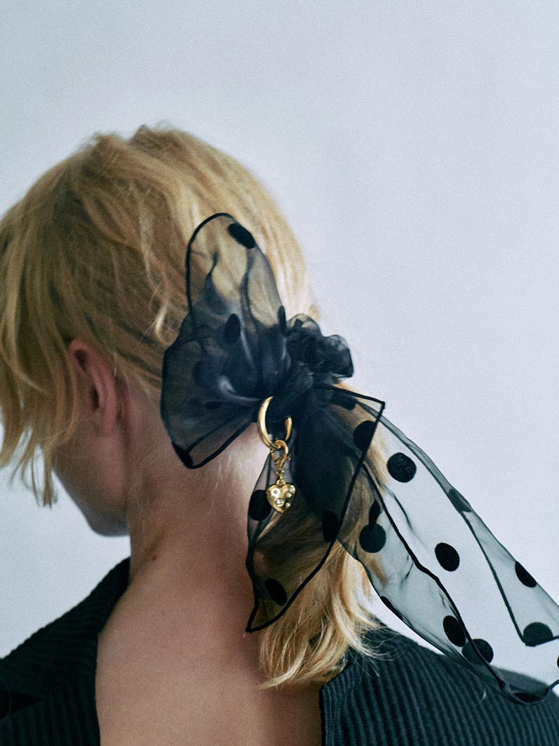 sheer dot ribbon chouchou in Black